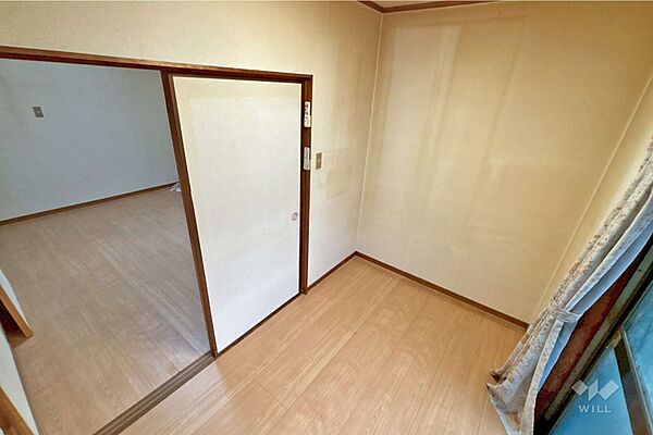 西側洋室約3.0帖［2025年11月26日撮影］