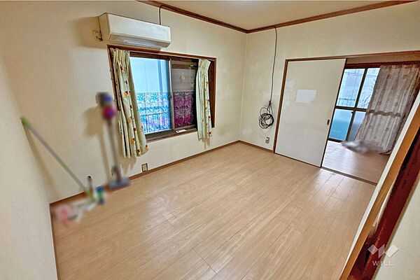 西側洋室約6.0帖［2025年11月26日撮影］