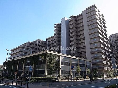 ロイヤルシャトー尼崎スプリングコートアクロスタウン（A棟）の外観（北西側から）