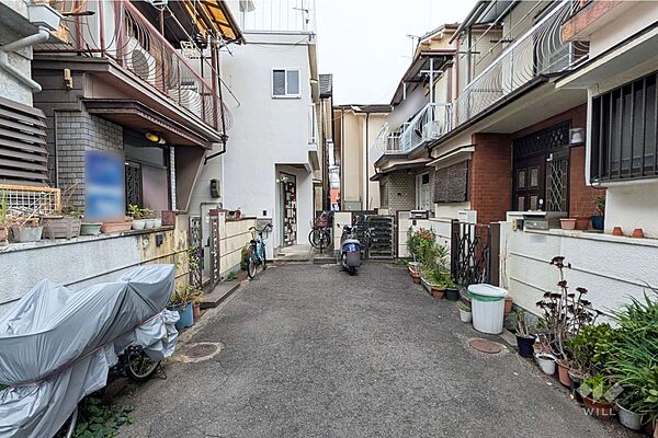 物件の西側前面道路（北側から）［2026年6月8日撮影］