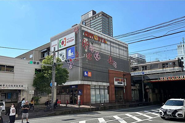 デイリーカナートイズミヤ(尼崎店)の外観