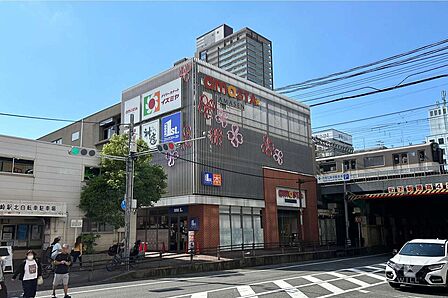 デイリーカナートイズミヤ(尼崎店)の外観