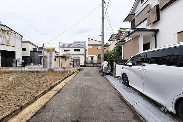 物件の東側前面道路（南側から）［2026年9月27日撮影］