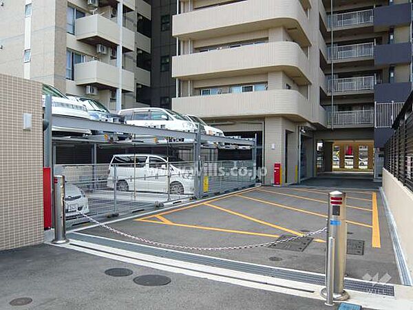 敷地内駐車場（出入り口はロボットゲート付きです）
