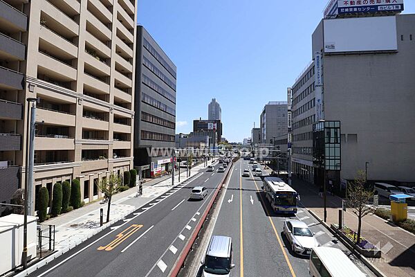 マンション南側には国道2号線が走っています