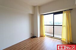 ロイヤル杁中 8階3LDKのリビング/ダイニング