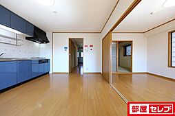 クレストハイム引山 3階3LDKのリビング/ダイニング