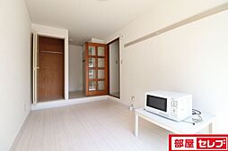 明・楽・春岡 3階ワンルームのリビング/ダイニング