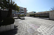 前山小学校 237m