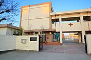 名古屋市立苗代小学校 577m