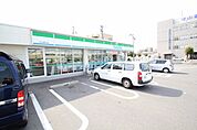 ファミリーマート守山苗代店 134m