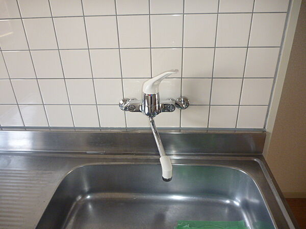 画像8:キッチンはシングルレバー水栓で使いやすいです（同物件他部屋写真）