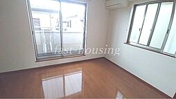 JR中央本線 三鷹駅 バス7分 鷹51西野行山中住宅下車 徒歩2分の賃貸アパート 2階1Kのリビング/ダイニング