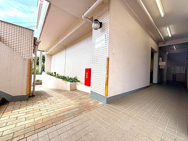 爽やかな青空の下に贅沢なほどに降り注ぐ陽光、豊かな居住性と、クオリティが見事に調和した住空間は、住まうことの喜びを感じさせてくれます。