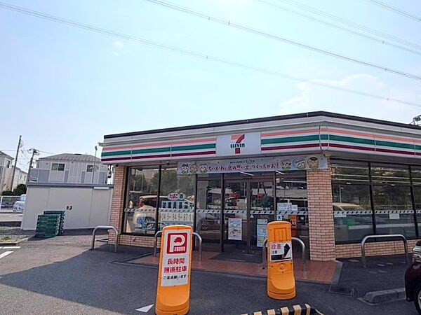 セブンイレブン横浜野庭団地前店…徒歩5分
