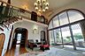 リビング/ダイニング：自然光に包まれた明るく開放的なリビングダイニング