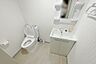 洗面：浴槽を撤去し、トイレと独立洗面台を設置