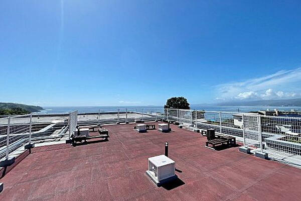 屋上ガーデン　爽快な相模湾の景色を愉しめます