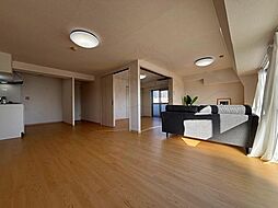 レジデンス御器所スクエア(旧名称:グランカーサ御器所) 11階4LDKのリビング/ダイニング