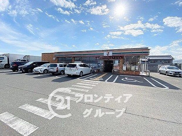 コンビニ セブンイレブン　川西町唐院店 850m