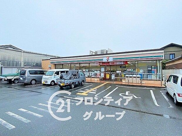 コンビニ セブンイレブン　田原本鍵店 81m