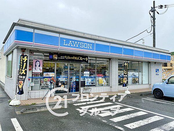 ローソン山城椿井店 徒歩27分。 2000m