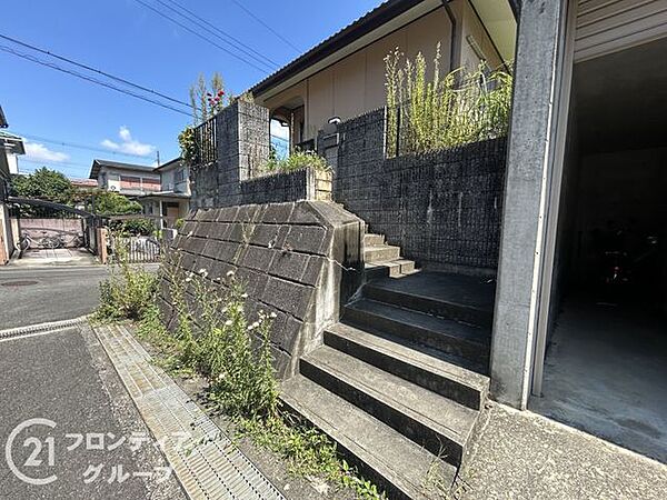 玄関は、家の顔とも言える大切なスペースで、訪れる人に温かい印象を与え、家全体の雰囲気を引き立てます！