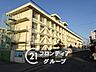 周辺：大和高田市立片塩中学校 徒歩9分。 700m