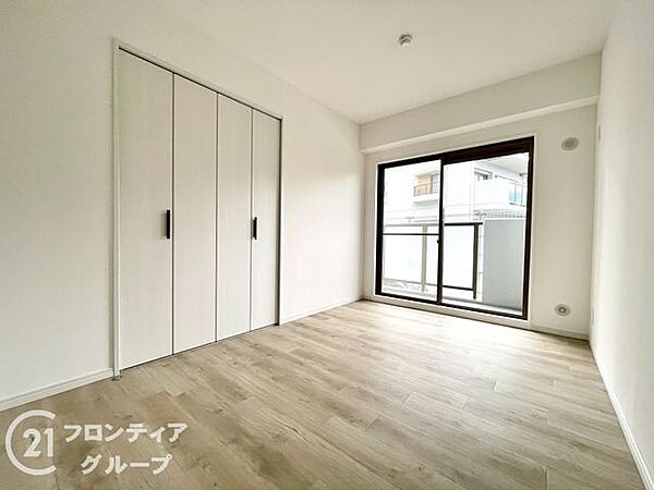 明るく広々とした子ども部屋は、遊び心をくすぐる空間です。お子様の成長を見守るのにぴったりの環境です