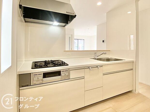 お手入れが楽に行える換気扇やステンレスワークトップは毎日お料理する奥様の味方！