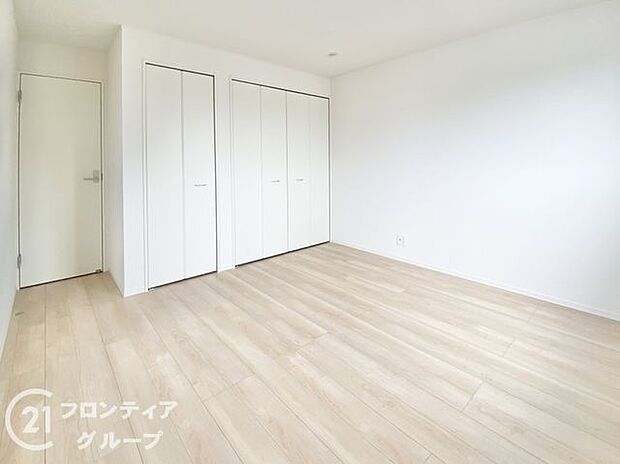 こちらのお部屋はバルコニーに面しており、日当たり、通風ともに良好です！