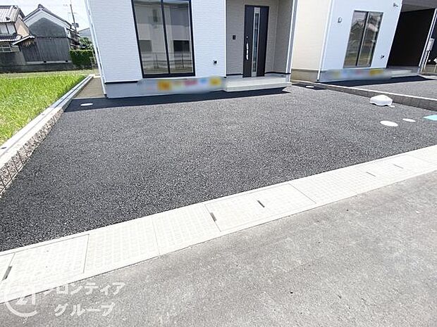 広々としたスペースで車の出し入れがスムーズに行えます。