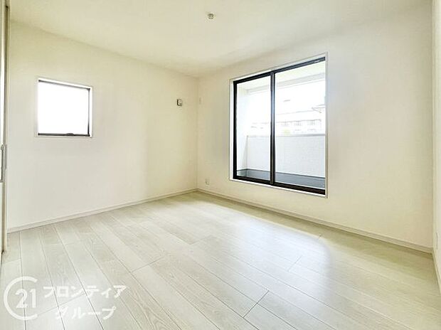 室内はシンプルな仕様となっており、それぞれの好みに合わせたインテリアで、趣味に合わせてレイアウトしやすくなっております。