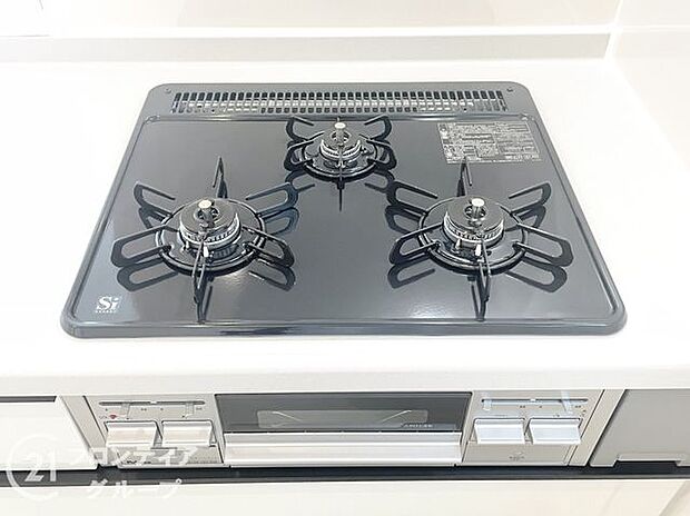 お手入れしやすい3口コンロ!お料理が楽しくなりそうですね