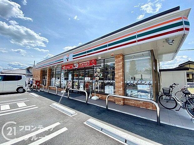 セブンイレブン天理三島町北大路店 徒歩3分。 240m