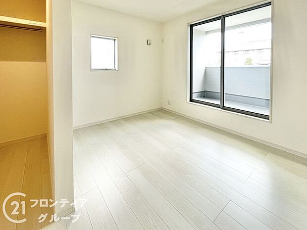 室内はシンプルな仕様となっており、それぞれの好みに合わせたインテリアで、趣味に合わせてレイアウトしやすくなっております。