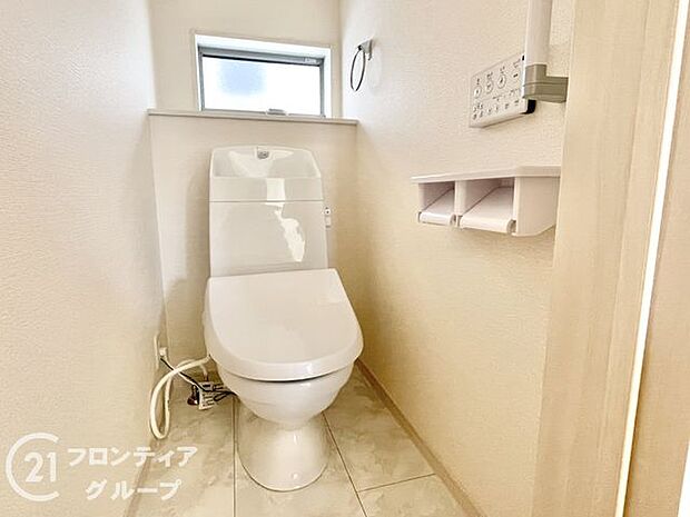 便器にふちがなく、汚れが隠れて見えない部分が極端に少なくなっており、お手入れも楽々！スピーディでパワフルな洗浄力を実現しています！