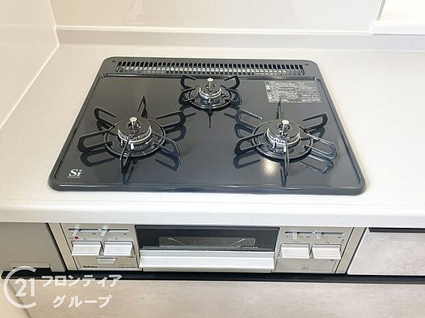 お手入れしやすい3口コンロ！お料理が楽しくなりそうですね