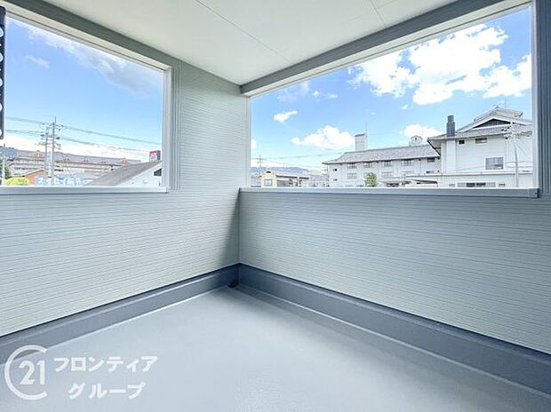 日当たりの良いバルコニーは、お洗濯が多いときも安心！たくさん干してもカラっと乾きそうです！