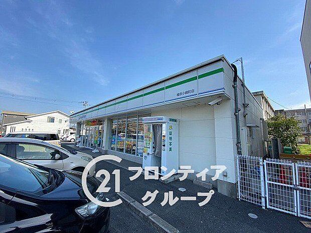 ファミリーマート橿原小綱町店 徒歩6分。 450m