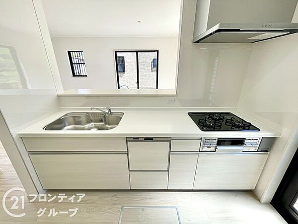 使い勝手の良いカウンターキッチンは、調理スペースが広く、料理の効率がアップします。快適なキッチンライフを提供します。