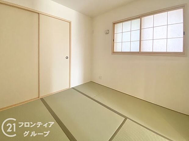 タタミスペースの押入れは、季節のものやお子様のおもちゃなどたくさん収納しておける便利なスペースです!