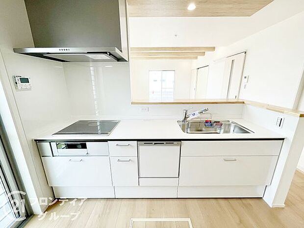 手荒れを防げる食洗器付きキッチン。食器洗いの時間を短縮して、家族の時間や趣味の時間にあてられます