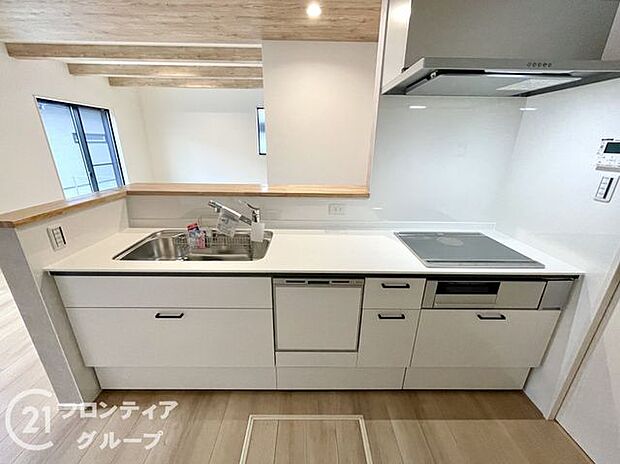 手荒れを防げる食洗器付きキッチン。食器洗いの時間を短縮して、家族の時間や趣味の時間にあてられます