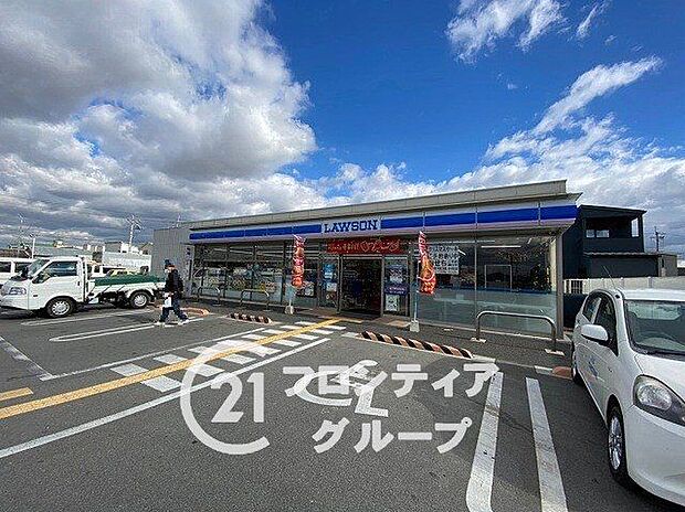 ローソン広陵笠東店 徒歩5分。 390m