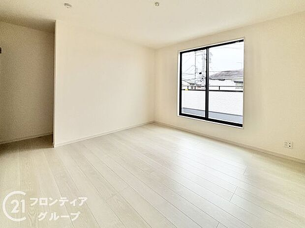 室内はシンプルな仕様となっており、それぞれの好みに合わせたインテリアで、趣味に合わせてレイアウトしやすくなっております。