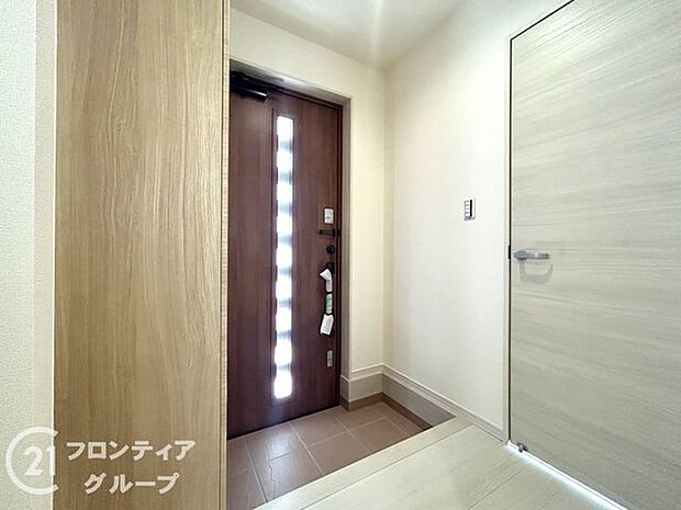 玄関は防犯性の優れたダブルロックドアです!