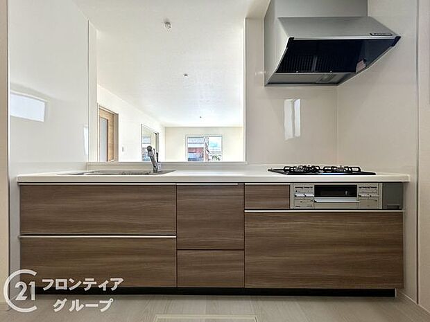 お手入れが楽に行える換気扇やステンレスワークトップは毎日お料理する奥様の味方!