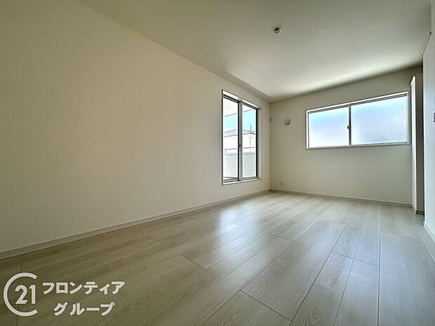 室内はシンプルな仕様となっており、それぞれの好みに合わせたインテリアで、趣味に合わせてレイアウトしやすくなっております。