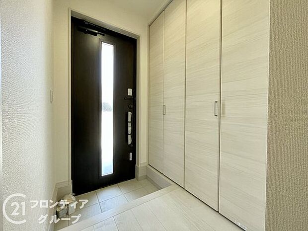 玄関は防犯性の優れたダブルロックドアです!